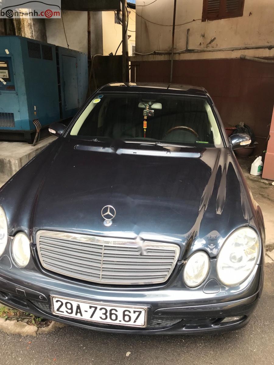 Mercedes-Benz E class  E240 2004 - Bán xe Mercedes E240 đời 2004, màu đen, nhập khẩu chính chủ, 245tr