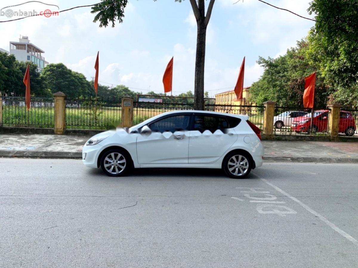 Hyundai Accent 2015 - Bán Hyundai Accent 1.4AT đời 2015, màu trắng, nhập khẩu