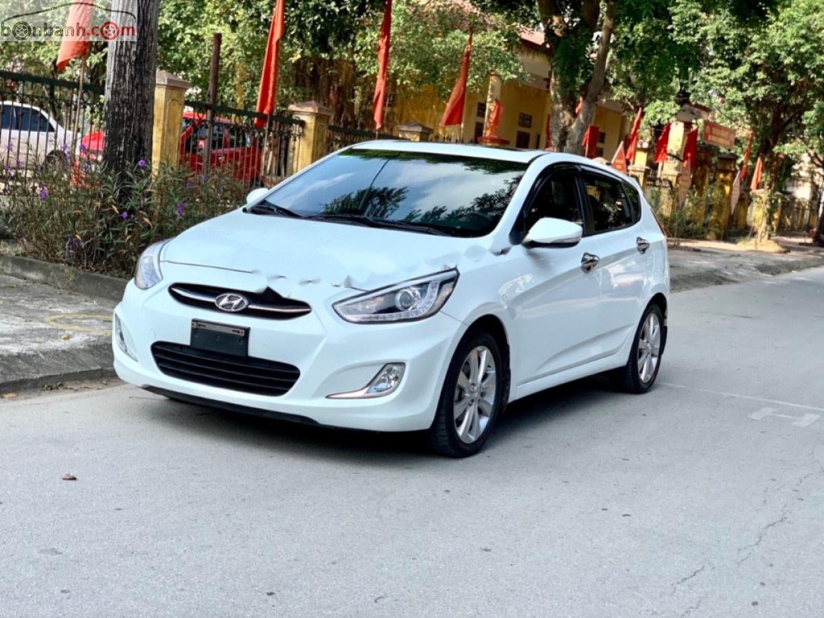 Hyundai Accent 2015 - Bán Hyundai Accent 1.4AT đời 2015, màu trắng, nhập khẩu