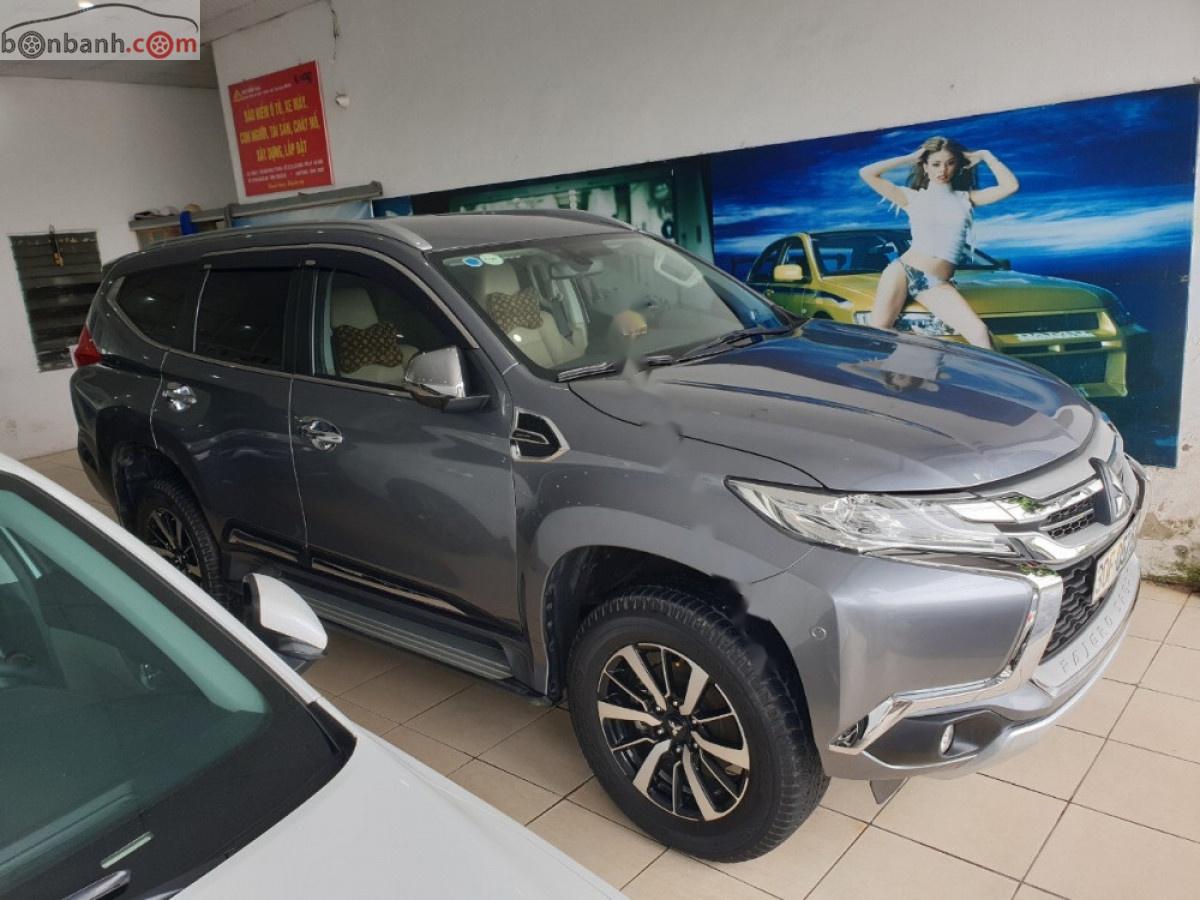 Mitsubishi Pajero Sport 2017 - Bán xe Mitsubishi Pajero Sport sản xuất 2017, màu xám, nhập khẩu nguyên chiếc chính hãng