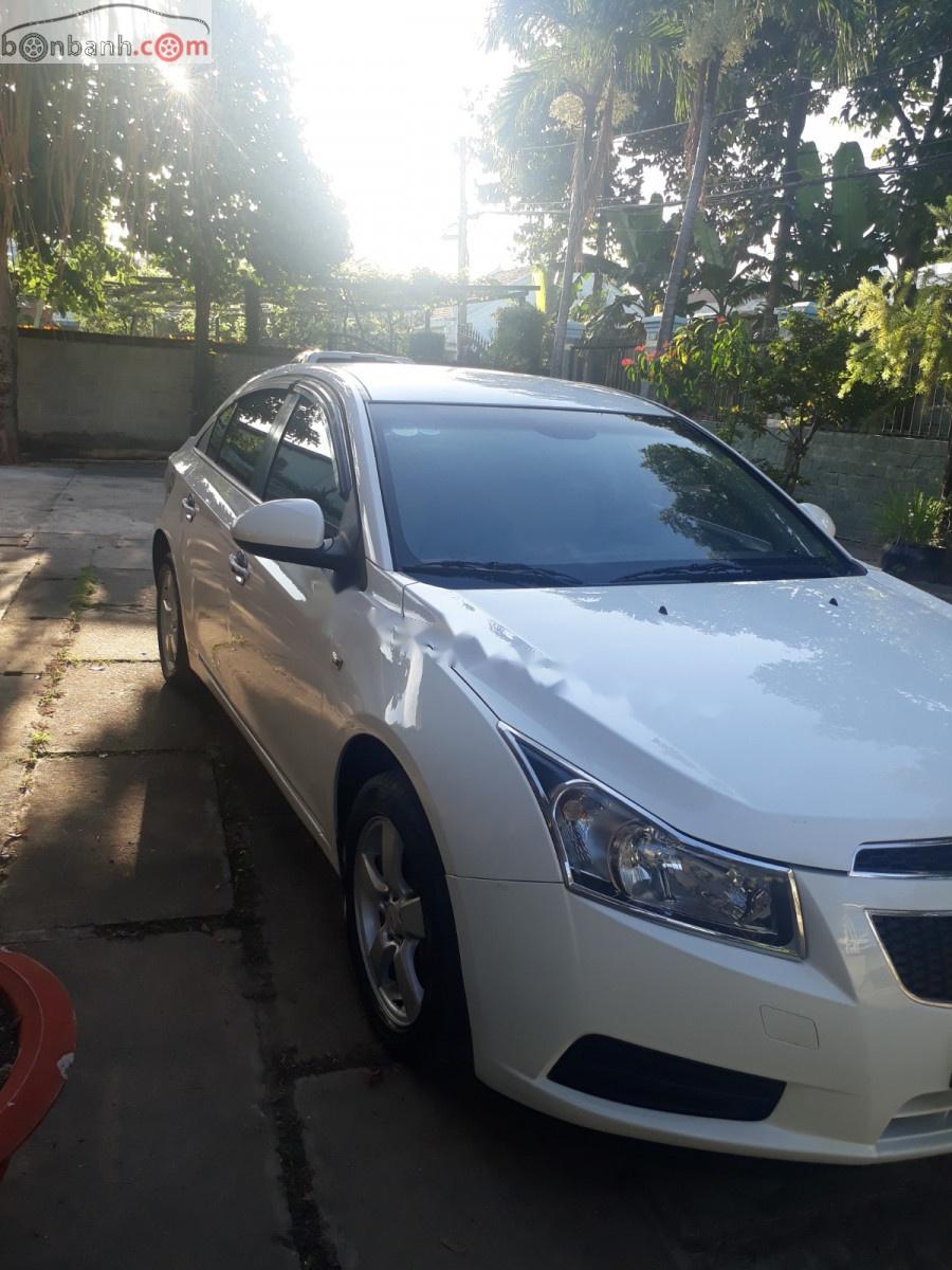 Chevrolet Cruze LS 1.6 MT 2013 - Cần bán gấp Chevrolet Cruze LS 1.6 MT đời 2013, màu trắng 