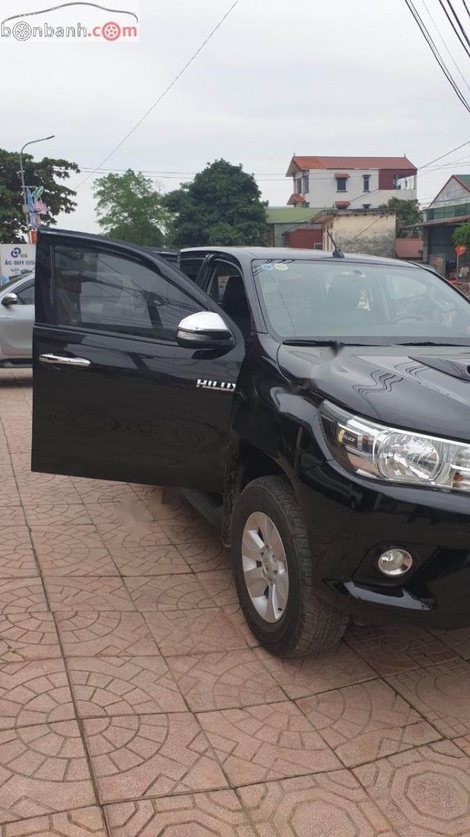 Toyota Hilux 2015 - Cần bán xe Toyota Hilux đời 2015, màu đen, nhập khẩu chính hãng