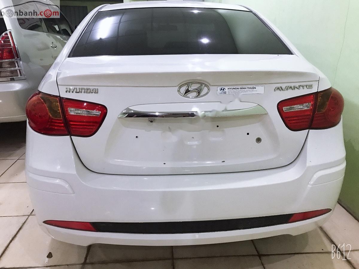 Hyundai Avante 1.6 MT 2013 - Cần bán Hyundai Avante 1.6 MT đời 2013, màu trắng giá cạnh tranh