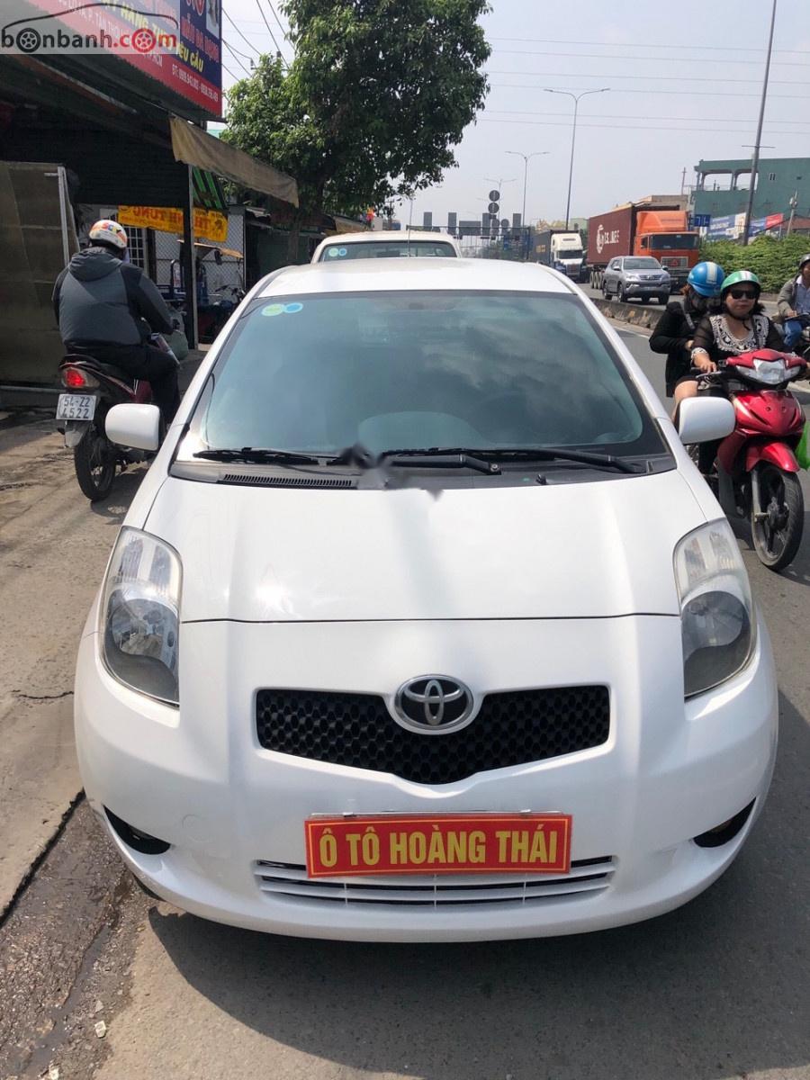 Toyota Yaris 2008 - Cần bán Toyota Yaris đời 2008, màu trắng, nhập khẩu, số tự động