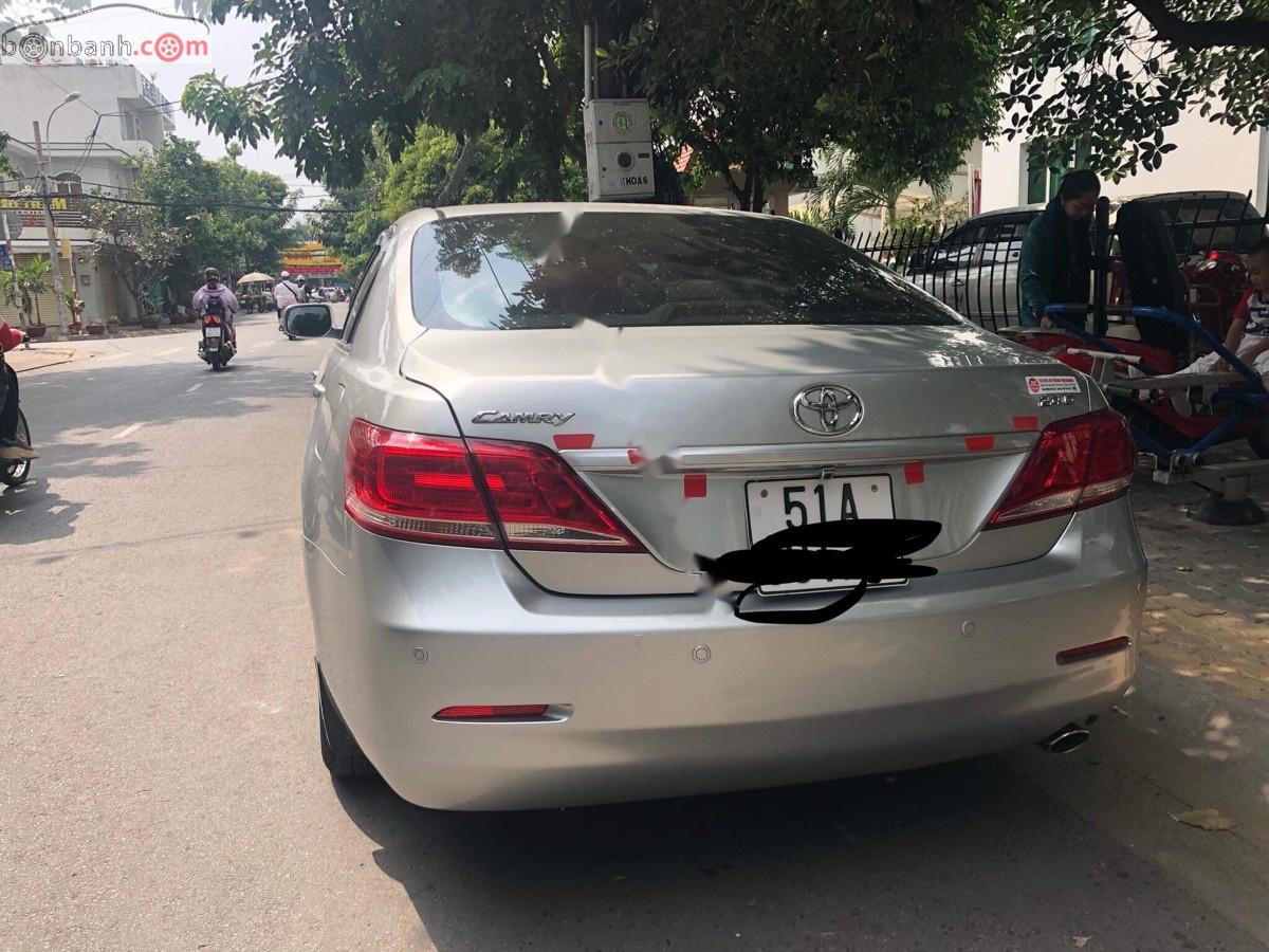 Toyota Camry 2010 - Cần bán Toyota Camry đời 2010, màu bạc còn mới