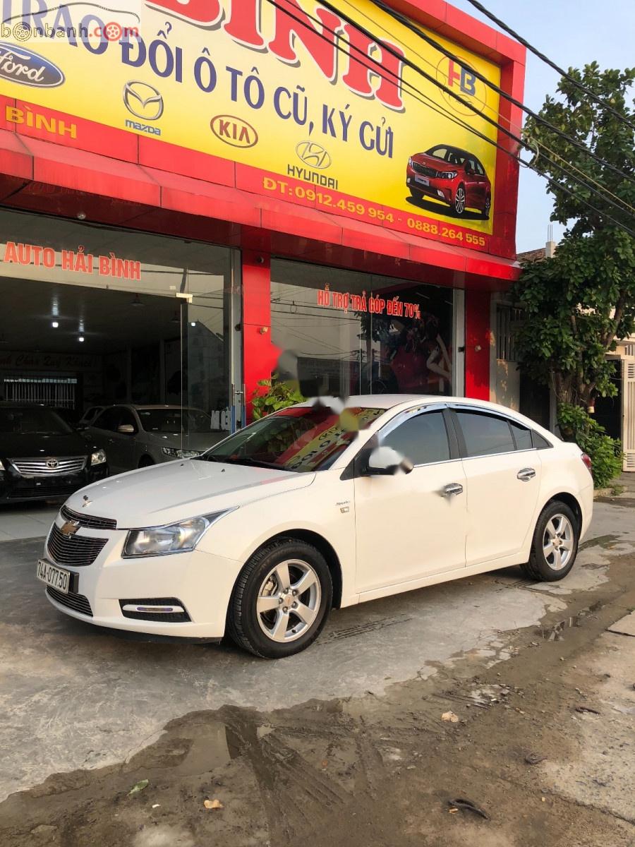 Chevrolet Cruze 2011 - Bán Chevrolet Cruze sản xuất năm 2011, màu trắng xe còn mới lắm