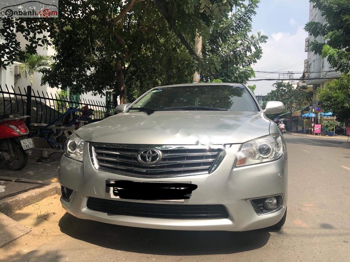 Toyota Camry 2010 - Cần bán Toyota Camry đời 2010, màu bạc còn mới