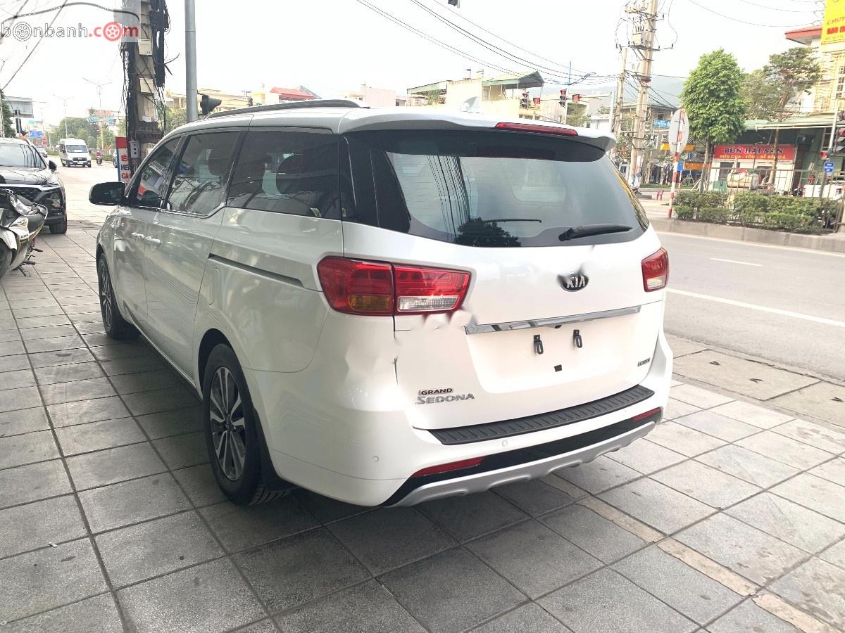 Kia Sedona 2018 - Cần bán Kia Sedona đời 2018, màu trắng như mới