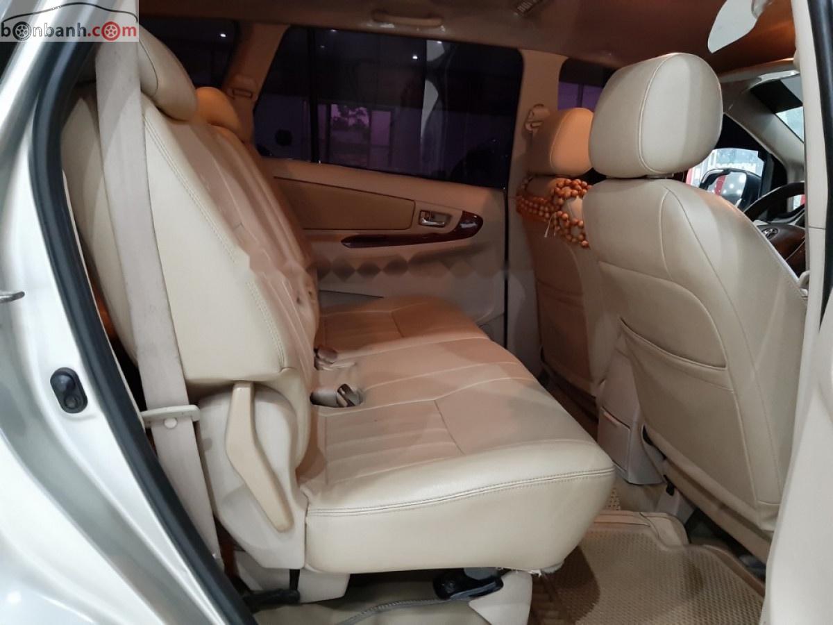 Toyota Innova 2006 - Cần bán gấp Toyota Innova 2006, màu bạc, số sàn 