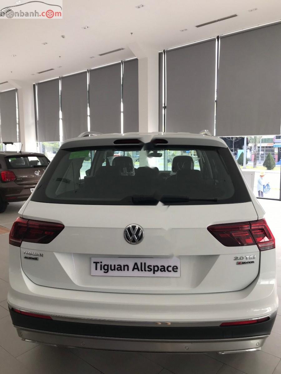 Volkswagen Tiguan 2018 - Bán ô tô Volkswagen Tiguan Allspace đời 2018, màu trắng, xe nhập