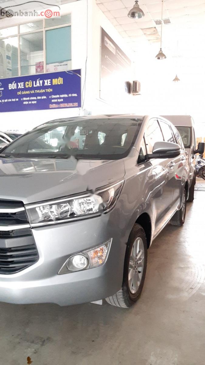 Toyota Innova 2017 - Cần bán Toyota Innova sản xuất 2017, màu bạc, giá 658tr