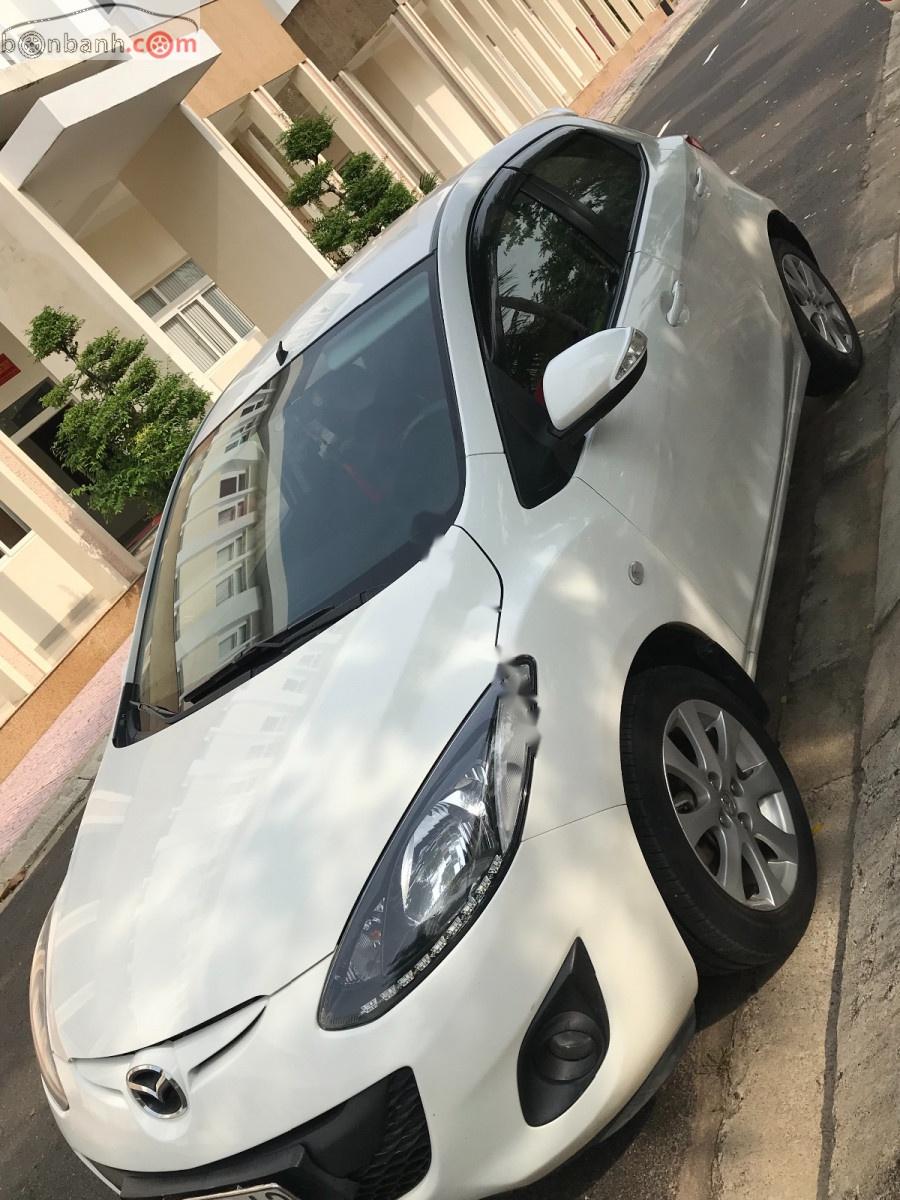 Mazda 2 2011 - Cần bán lại xe Mazda 2 sản xuất năm 2011, màu trắng, 295 triệu xe còn mới nguyên