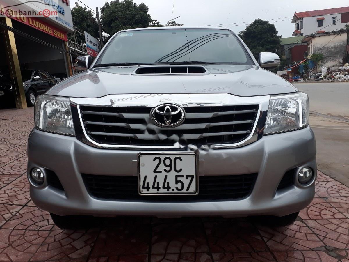 Toyota Hilux 2014 - Cần bán lại xe Toyota Hilux 2.5E 4x2 MT đời 2014, màu bạc, nhập khẩu nguyên chiếc