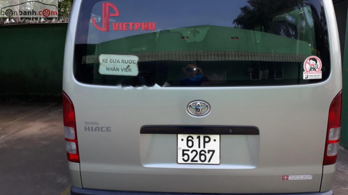 Toyota Hiace 2010 - Bán Toyota Hiace đời 2010, màu bạc, nhập khẩu số sàn