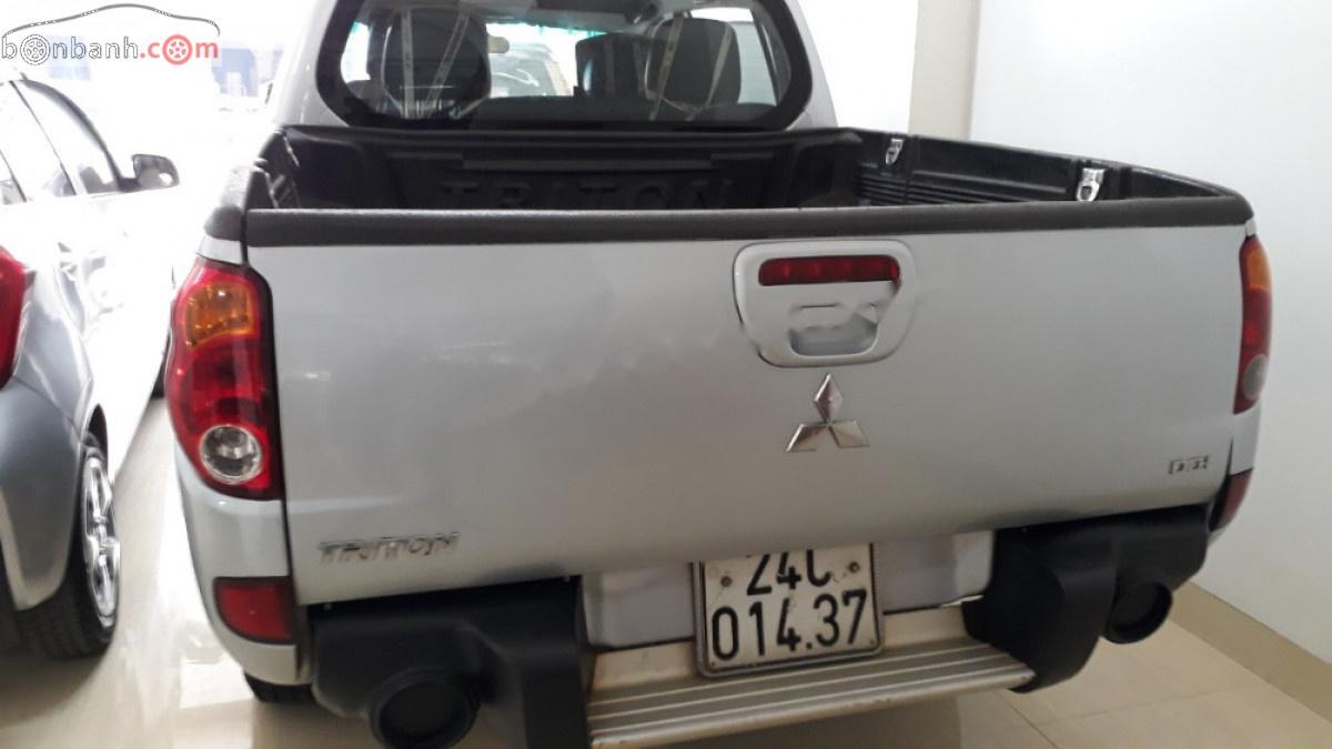 Mitsubishi Triton 2008 - Bán Mitsubishi Triton 2008, màu bạc số sàn, giá chỉ 275 triệu xe máy chạy khỏe