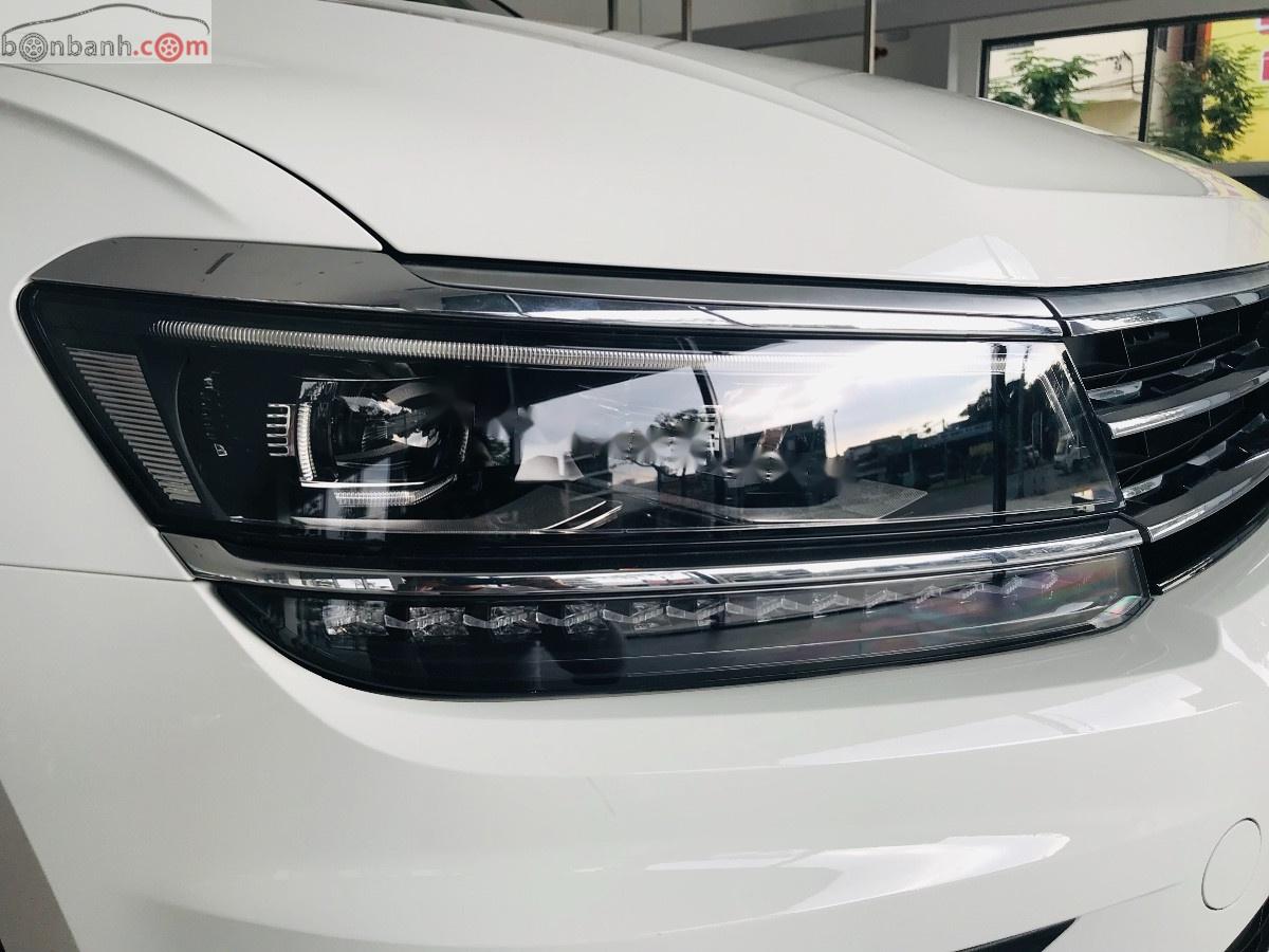 Volkswagen Tiguan 2019 - Bán xe Volkswagen Tiguan đời 2019, màu trắng, nhập khẩu nguyên chiếc