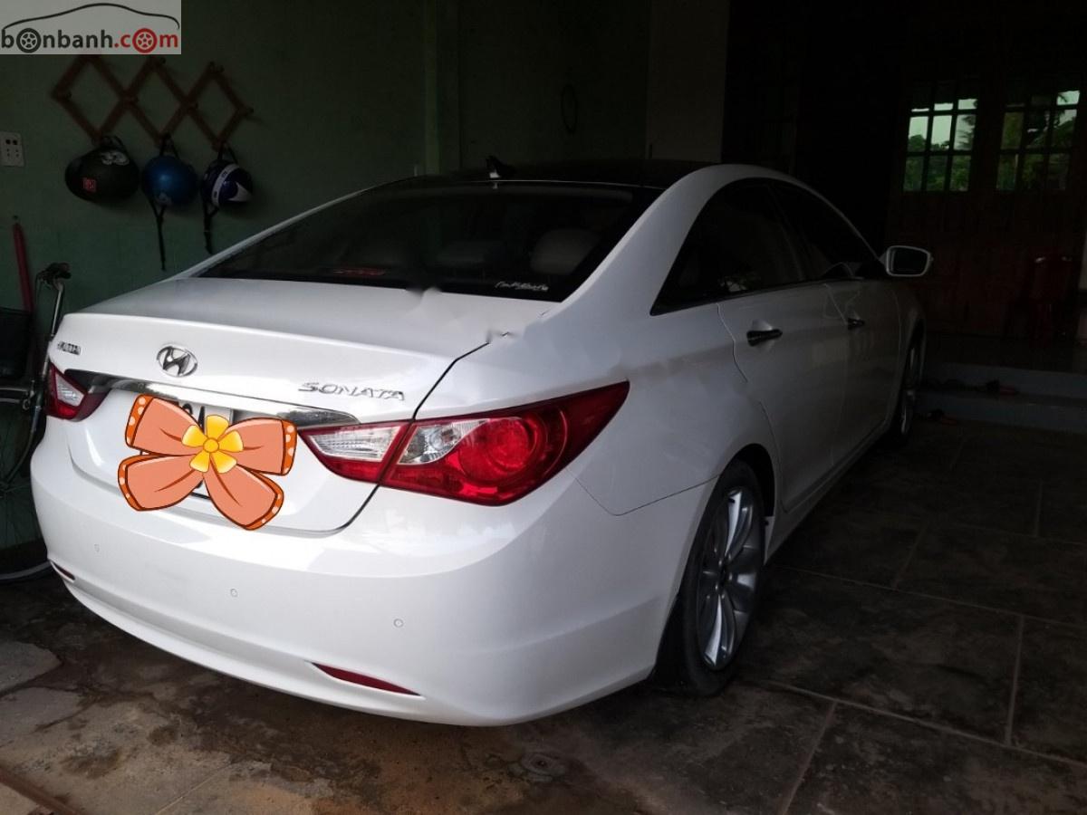 Hyundai Sonata 2011 - Cần bán gấp Hyundai Sonata 2.0 AT đời 2011, màu trắng, nhập khẩu chính hãng