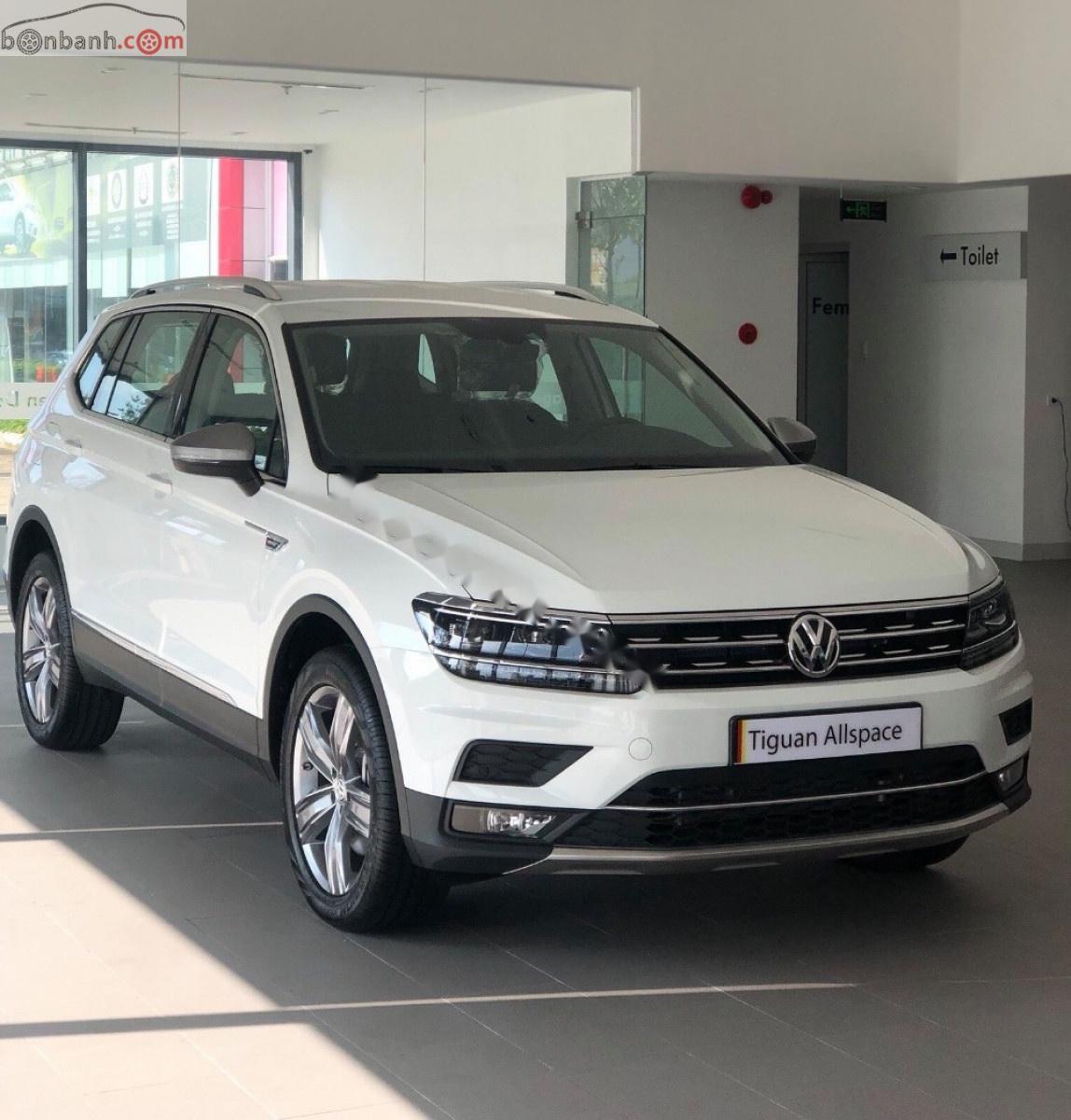 Volkswagen Tiguan 2018 - Bán ô tô Volkswagen Tiguan Allspace đời 2018, màu trắng, xe nhập