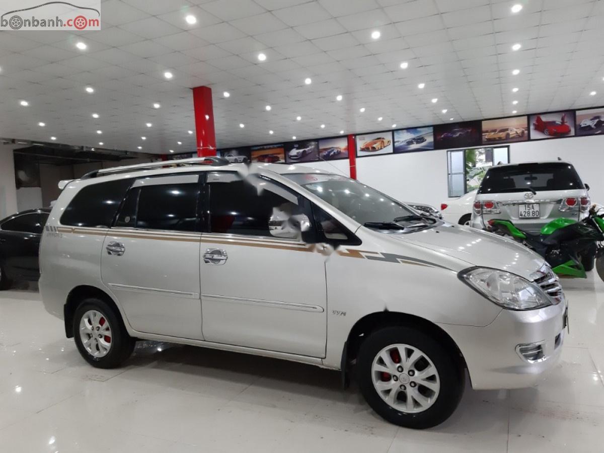 Toyota Innova 2006 - Cần bán gấp Toyota Innova 2006, màu bạc, số sàn 