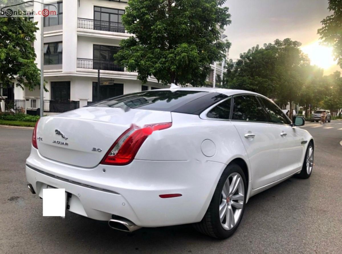 Jaguar XJ 2014 - Cần bán Jaguar XJ sản xuất 2014, màu trắng, xe nhập chính hãng