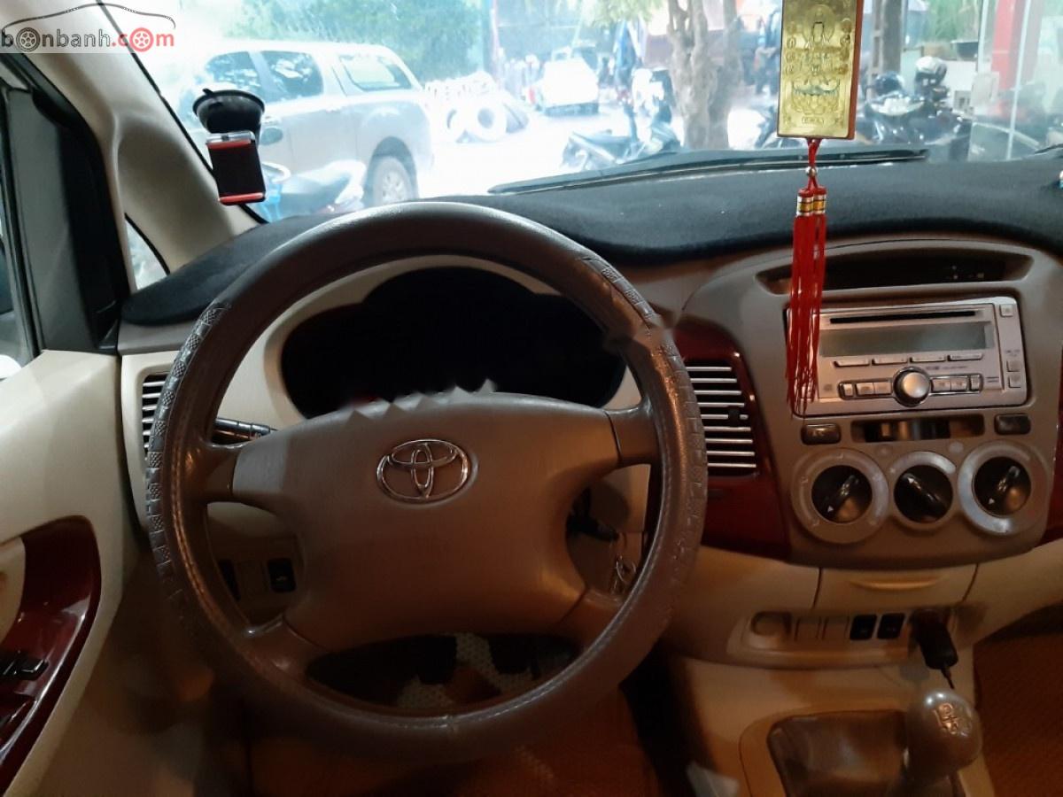 Toyota Innova 2006 - Cần bán gấp Toyota Innova 2006, màu bạc, số sàn 