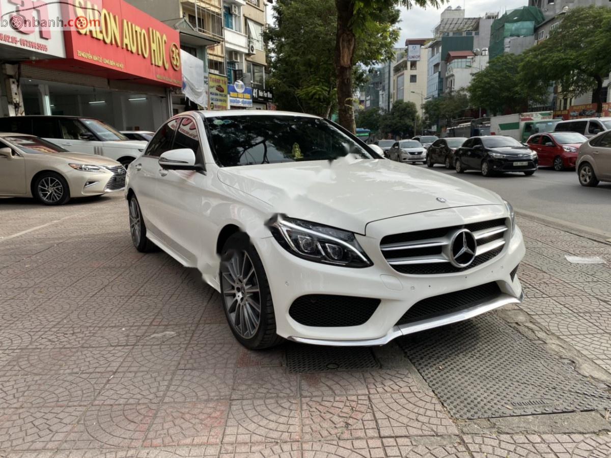 Mercedes-Benz C class   2017 - Cần bán xe Mercedes C300 AMG sản xuất 2017, màu trắng