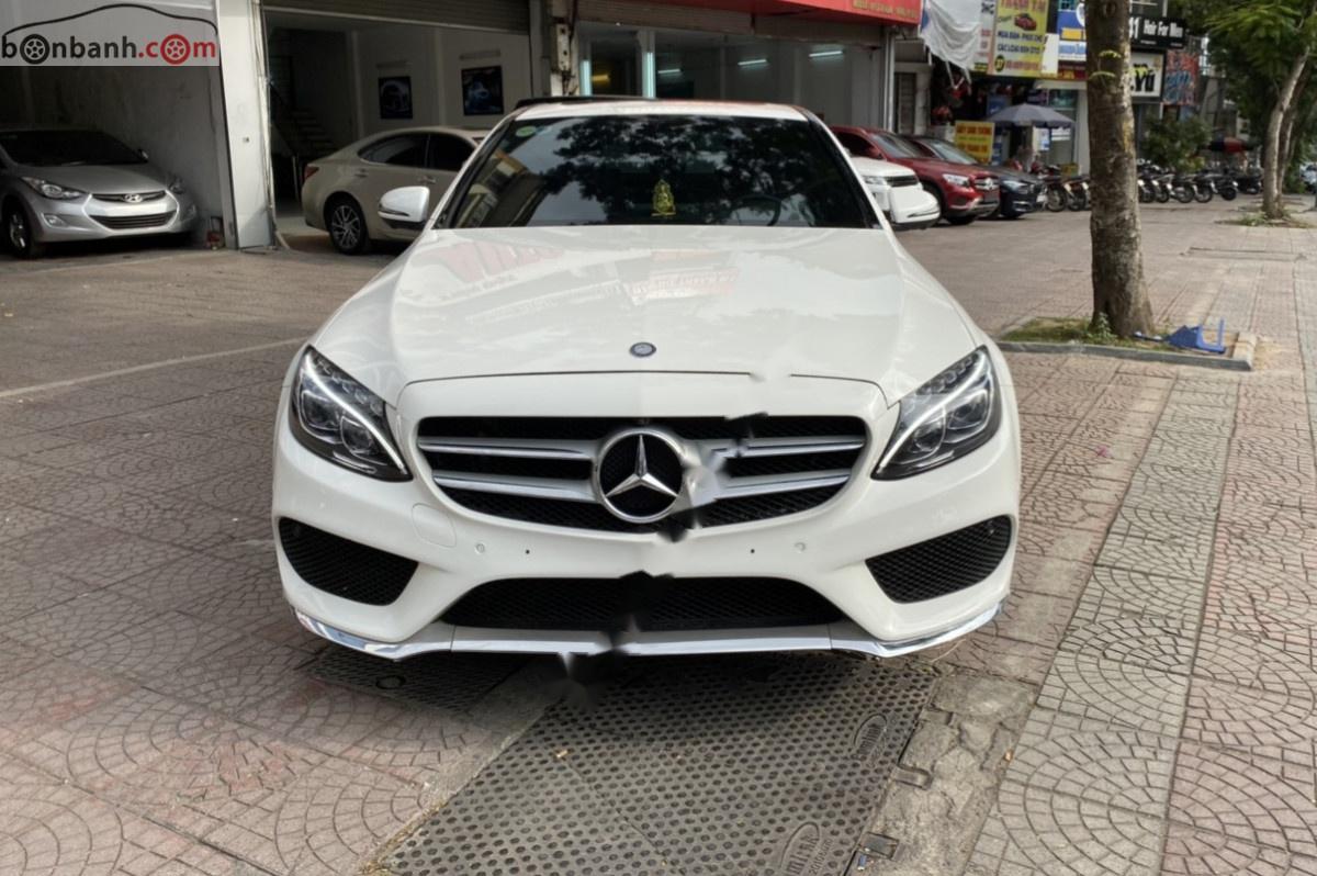 Mercedes-Benz C class   2017 - Cần bán xe Mercedes C300 AMG sản xuất 2017, màu trắng