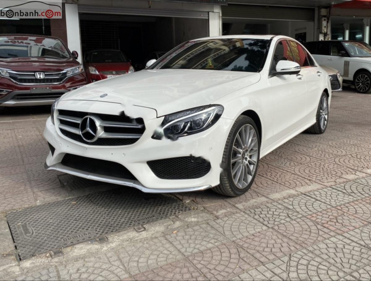 Mercedes-Benz C class   2017 - Cần bán xe Mercedes C300 AMG sản xuất 2017, màu trắng