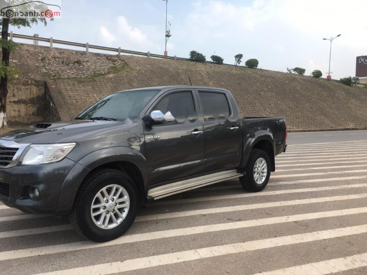 Toyota Hilux 2.5E 4x2 MT 2015 - Cần bán Toyota Hilux 2.5L E MT đời 2015, màu xám, nhập khẩu 