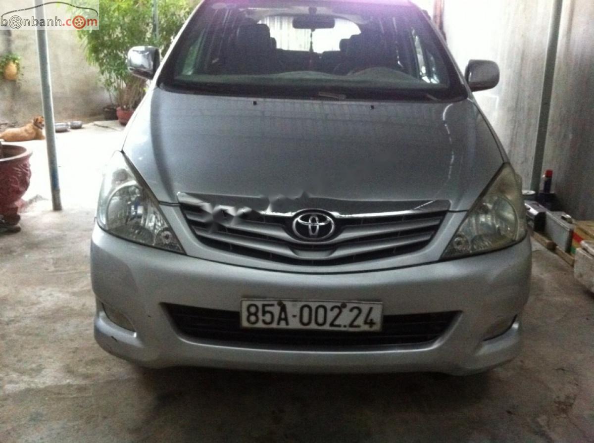 Toyota Innova 2006 - Cần bán lại xe cũ Toyota Innova đời 2006, màu bạc còn mới