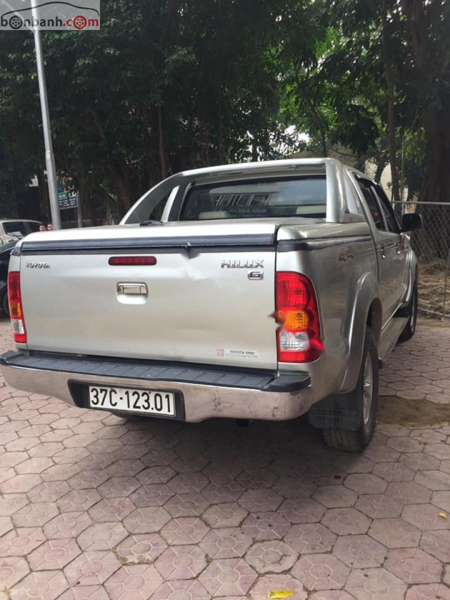 Toyota Hilux 2011 - Bán xe Toyota Hilux đời 2011, màu bạc, nhập khẩu chính hãng