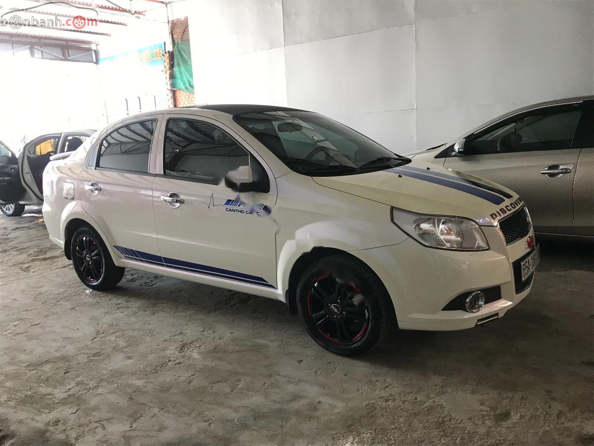 Chevrolet Aveo 2018 - Cần bán xe Chevrolet Aveo đời 2018, màu trắng