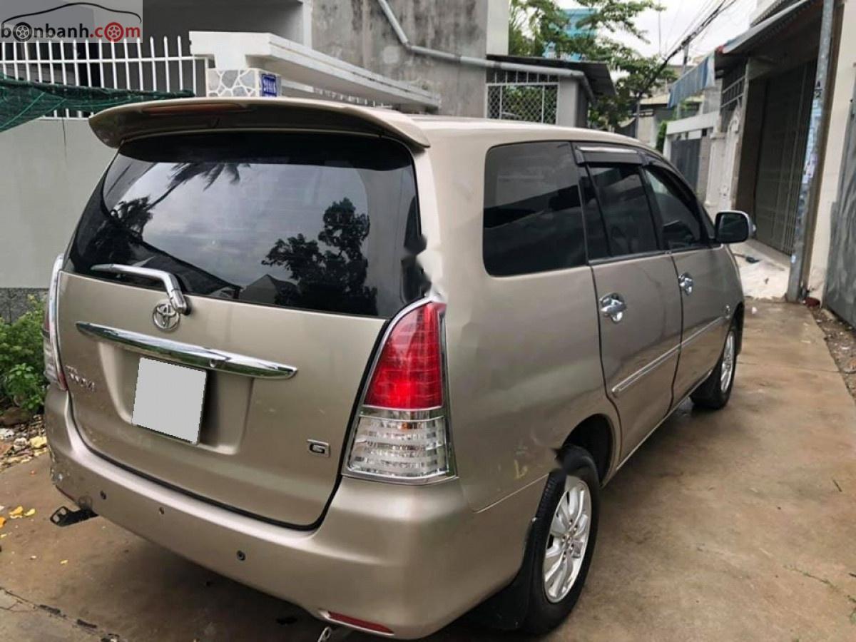 Toyota Innova G 2011 - Cần bán gấp Toyota Innova đời 2011, màu vàng, số sàn 