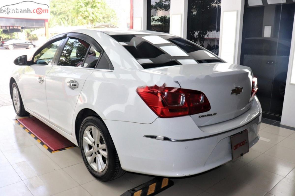 Chevrolet Cruze 2017 - Bán xe Chevrolet Cruze năm 2017, màu trắng, 373tr xe còn mới nguyên