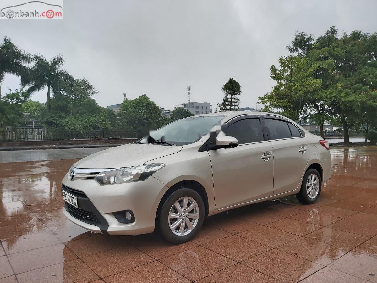 Toyota Vios 2015 - Cần bán gấp Toyota Vios 1.5E sản xuất 2015, màu vàng xe còn mới lắm