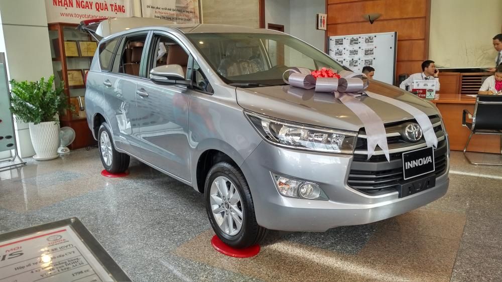 Toyota Innova 2019 -  Bán Toyota Innova 2019, màu bạc - Giảm trực tiếp tiền mặt và Tặng phụ kiện chính hãng khi mua xe