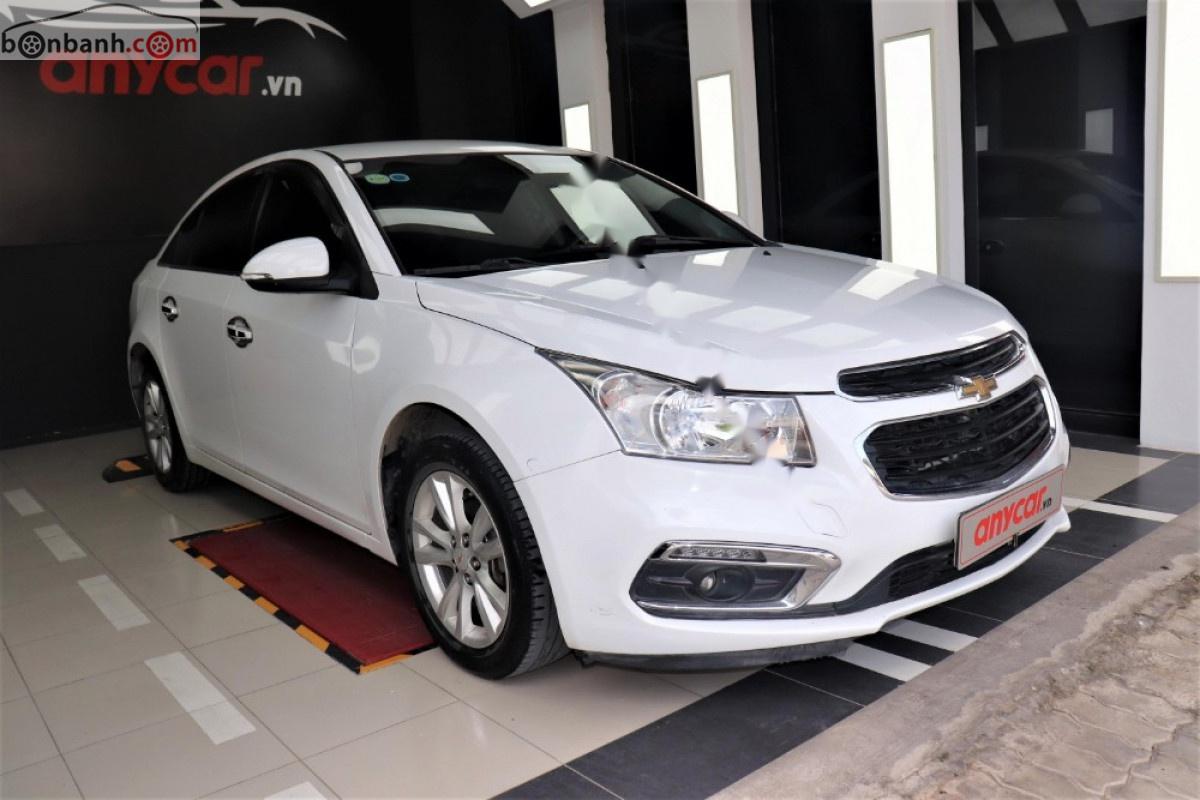 Chevrolet Cruze 2017 - Bán xe Chevrolet Cruze năm 2017, màu trắng, 373tr xe còn mới nguyên