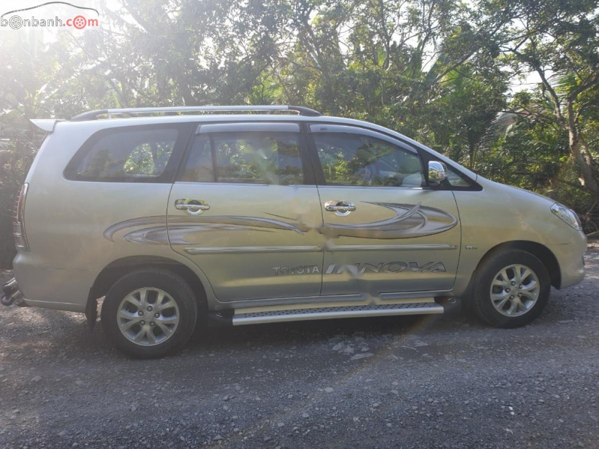 Toyota Innova 2006 - Bán xe Toyota Innova G sản xuất năm 2006, màu bạc xe gia đình, 288tr