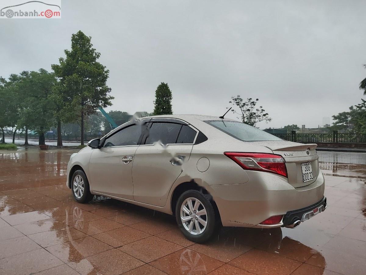 Toyota Vios 2015 - Cần bán gấp Toyota Vios 1.5E sản xuất 2015, màu vàng xe còn mới lắm