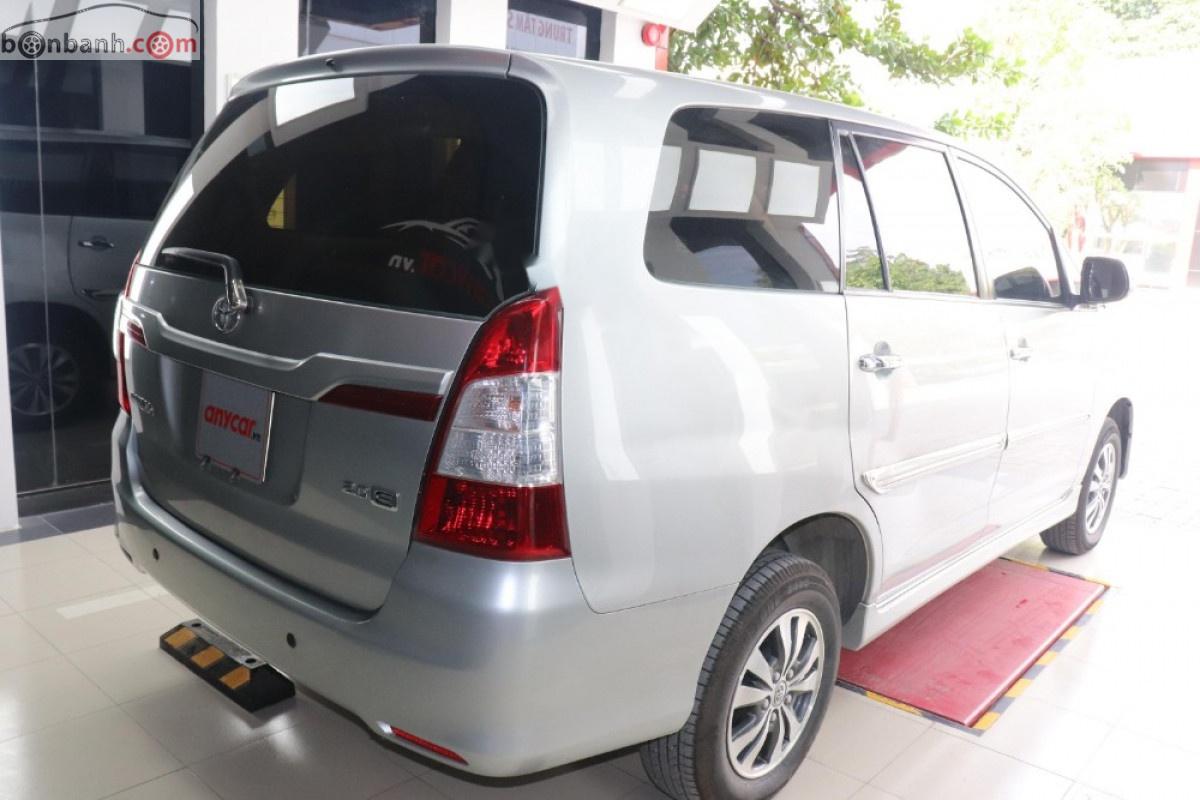 Toyota Innova 2.0E 2015 - Bán ô tô Toyota Innova E 2.0MT 2015, màu bạc chính chủ, giá 519tr