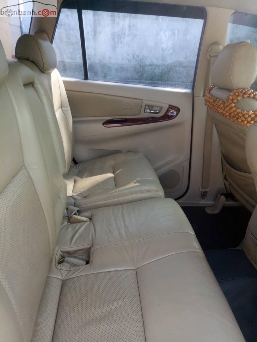 Toyota Innova 2.0 MT 2006 - Bán gấp Toyota Innova sản xuất năm 2006, màu đen, xe nhập, chính chủ  