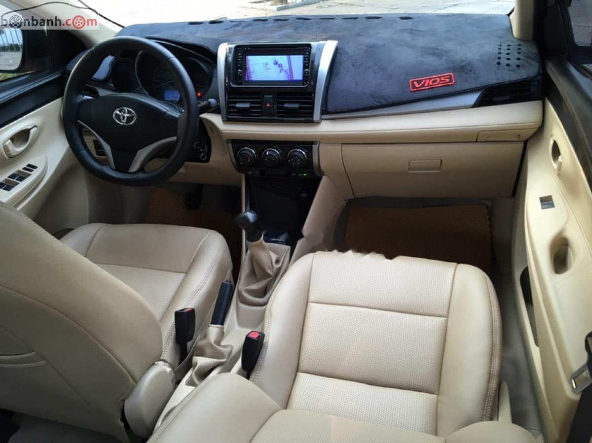 Toyota Vios 2015 - Cần bán gấp Toyota Vios 1.5E sản xuất 2015, màu vàng xe còn mới lắm