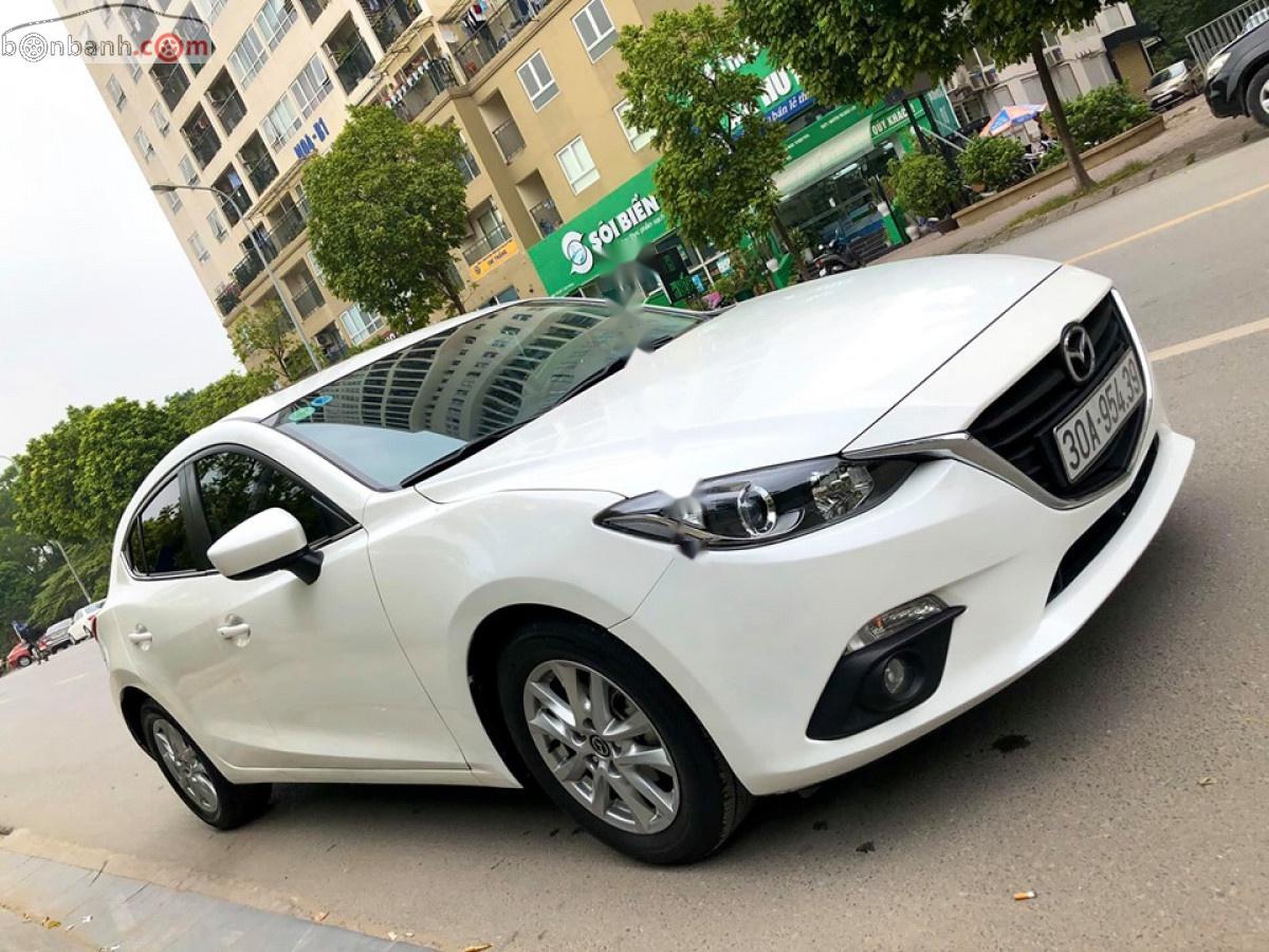 Mazda 3   2015 - Cần bán Mazda 3 sản xuất 2015, màu trắng xe còn mới nguyên