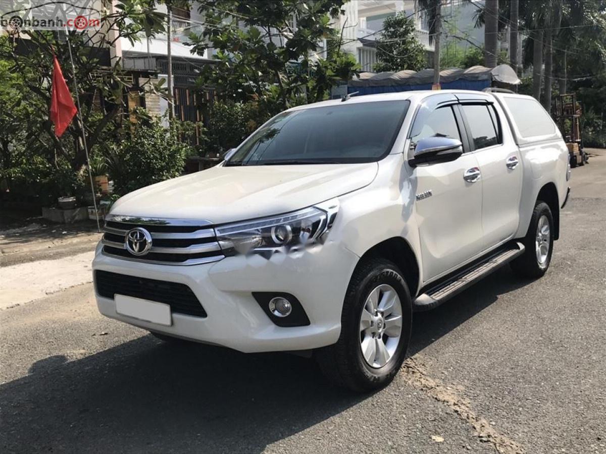 Toyota Hilux   2017 - Bán Toyota Hilux 2.8G 4x4 AT sản xuất 2017, màu trắng, nhập khẩu 