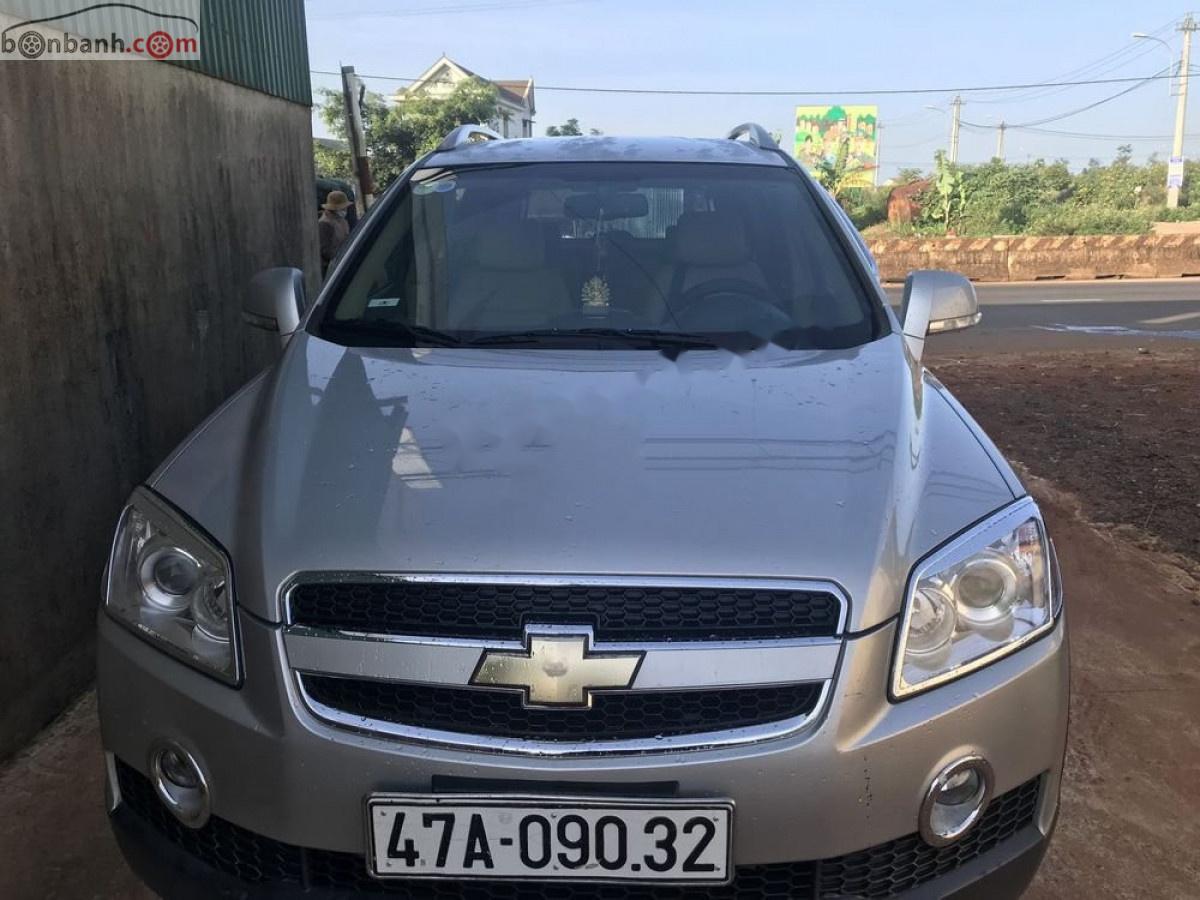 Chevrolet Captiva 2008 - Cần bán xe Chevrolet Captiva năm 2008, màu bạc xe còn mới lắm