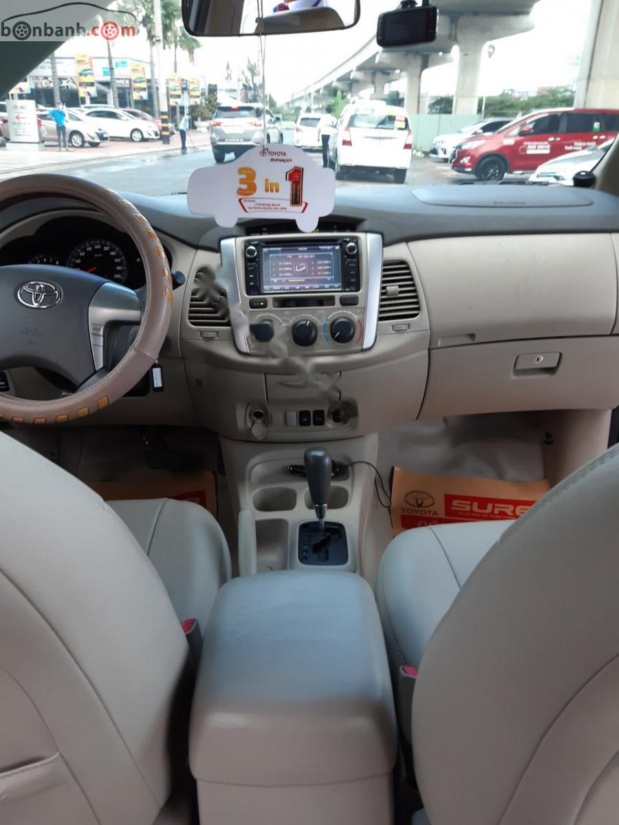 Toyota Innova 2013 - Bán Toyota Innova sản xuất năm 2013, màu nâu xe còn mới lắm