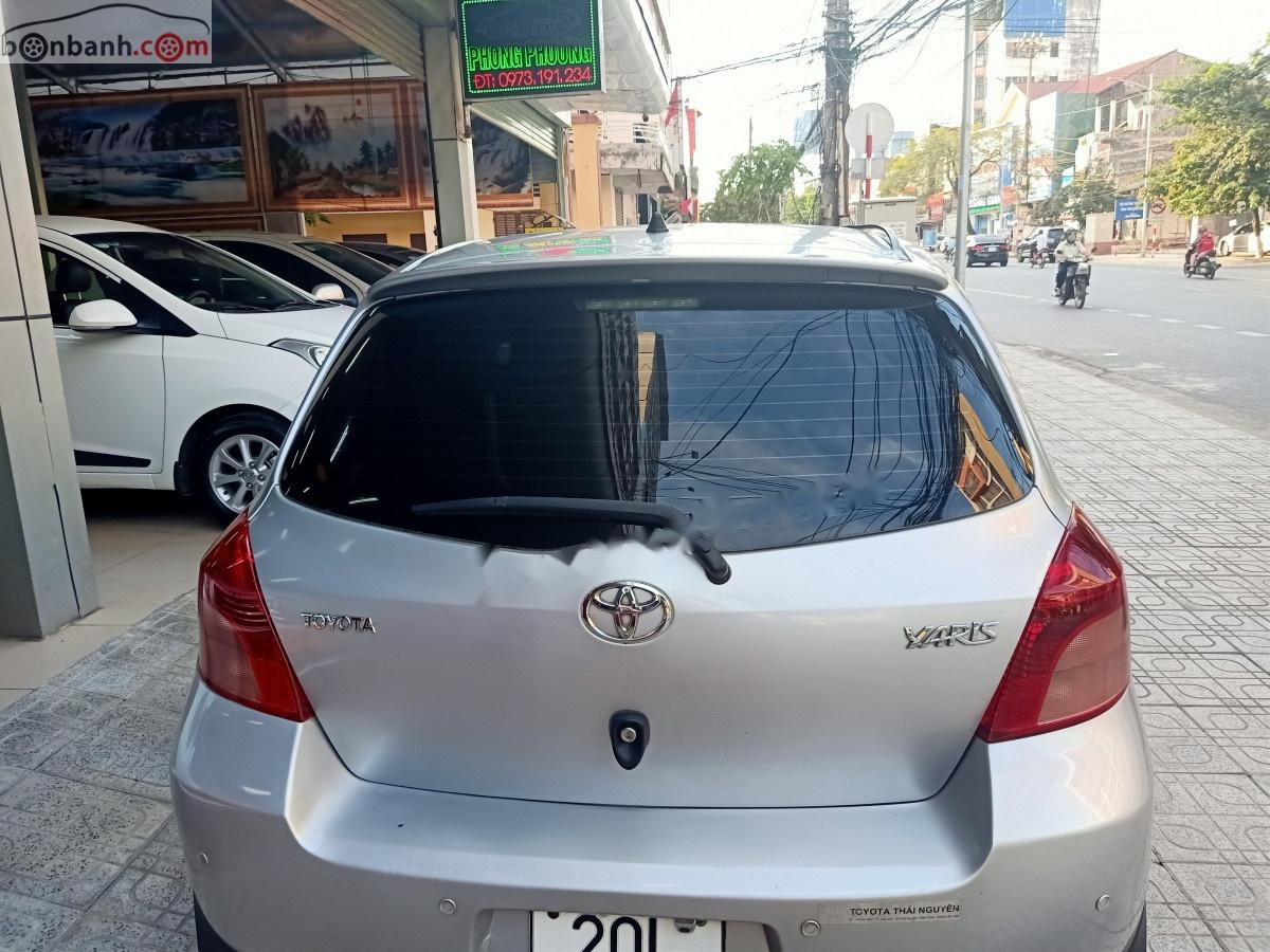 Toyota Yaris 2008 - Bán ô tô Toyota Yaris đời 2008, màu bạc, nhập khẩu chính hãng