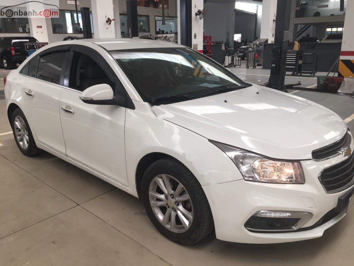 Chevrolet Cruze 2015 - Cần bán Chevrolet Cruze LT 1.6 MT năm sản xuất 2015, màu trắng, giá tốt