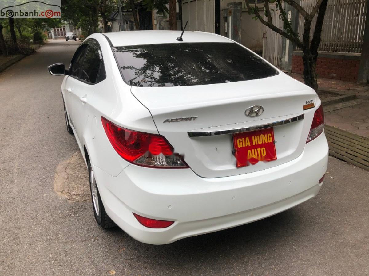 Hyundai Accent 2012 - Cần bán xe Hyundai Accent 1.4 AT 2012, màu trắng, xe nhập chính hãng