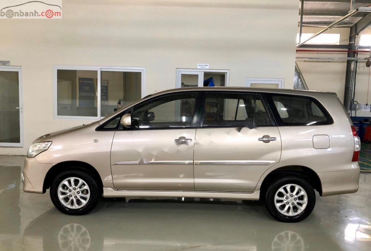 Toyota Innova 2014 - Bán Toyota Innova đời 2014 số sàn, giá chỉ 538 triệu